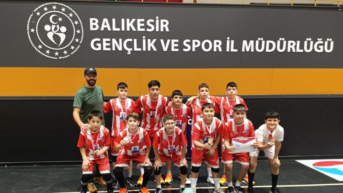 Okul Sporları Yıldız Erkekler Voleybol Bölge Şampiyonuyuz. Bekle Bizi Türkiye Şampiyonası!